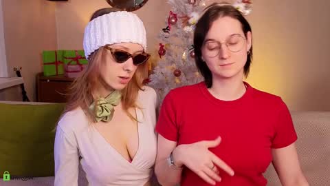 Snapshot of jitoon_exe chatting on December 20, 5:08 pm Hey Guys We are Julia ginger Tina brunette online show from December 20, 5:08 pm