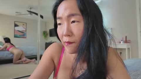 Snapshot of jiwon4u chatting on December 13, 10:37 pm Jiwon online show from December 13, 10:37 pm