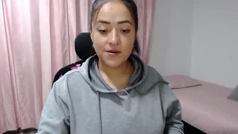 Snapshot of jjulietha95 chatting on February 15, 12:59 am Julieta online show from February 15, 12:59 am