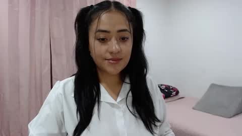 Snapshot of jjulietha95 chatting on February 18, 12:48 am Julieta online show from February 18, 12:48 am
