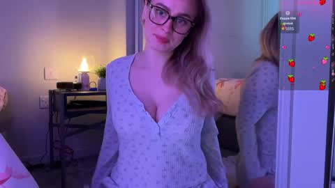 Juliette Rose online show from May 7, 8:42 am