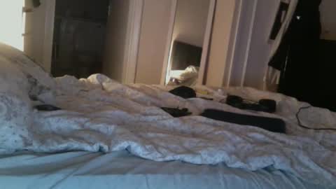 Snapshot of jknolez chatting on October 26, 5:02 am Benjamin Cuckington online show from October 26, 5:02 am