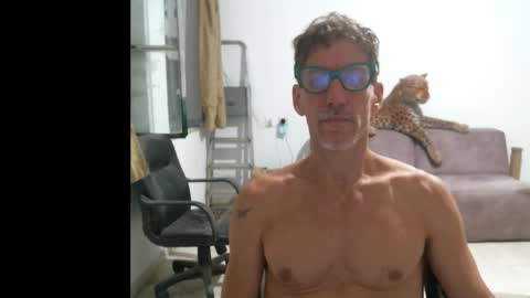 Snapshot of jlmbud chatting on October 27, 12:36 am jlmbud online show from October 27, 12:36 am