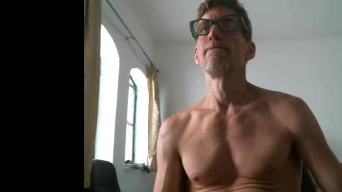Snapshot of jlmbud chatting on April 25, 10:29 am jlmbud online show from April 25, 10:29 am
