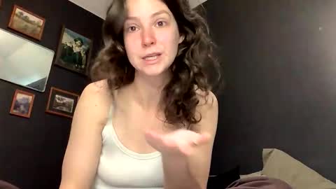 Snapshot of jlynn1997 chatting on April 13, 1:49 pm jlynn1997 online show from April 13, 1:49 pm