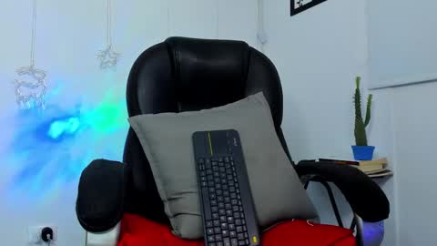 IGJmortton online show from December 14, 12:49 am