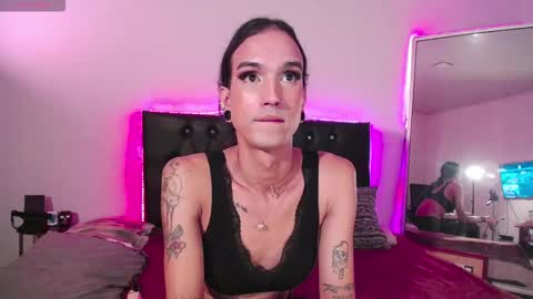 Joa Isaza     online show from November 14, 4:44 am