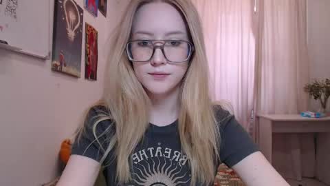 joan_kiss online show from May 16, 9:50 am