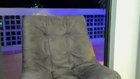 JOAN SAENZ online show from January 7, 1:06 am