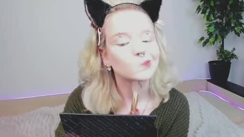 Snapshot of joanbulmer chatting on April 4, 4:55 am Emma online show from April 4, 4:55 am