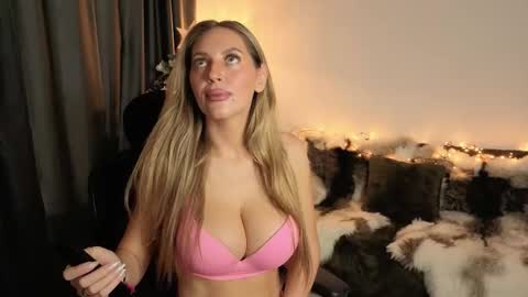 Joanne online show from December 5, 8:23 am