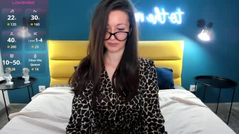 Joan online show from April 1, 1:39 am