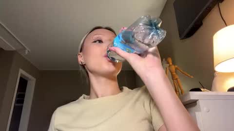 Annie online show from March 26, 3:28 pm