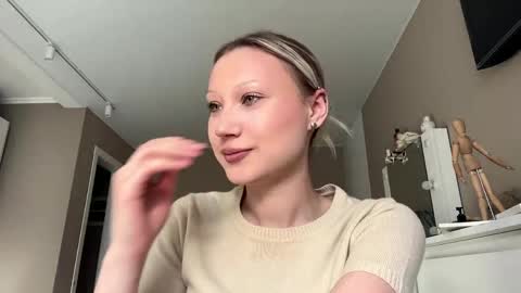 Annie online show from March 29, 5:07 am