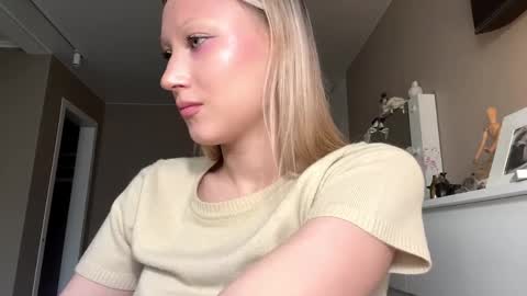 Annie online show from March 30, 3:18 am