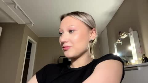 Annie online show from April 4, 1:08 pm