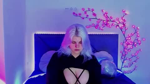 Snapshot of joannlowes chatting on March 18, 8:34 pm Joann online show from March 18, 8:34 pm