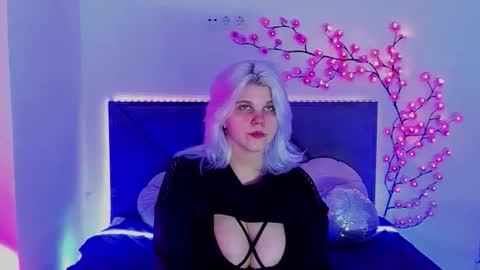 Snapshot of joannlowes chatting on March 23, 8:24 pm Joann online show from March 23, 8:24 pm