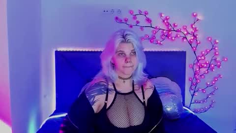 Snapshot of joannlowes chatting on March 24, 8:25 pm Joann online show from March 24, 8:25 pm