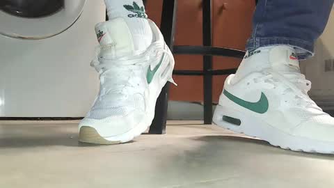 Snapshot of jobbeduval chatting on January 27, 10:49 am GUILLAUME feet and socks online show from January 27, 10:49 am