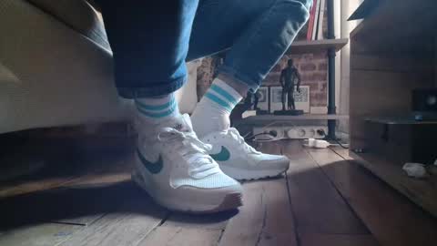 Snapshot of jobbeduval chatting on February 3, 11:53 am GUILLAUME feet and socks online show from February 3, 11:53 am