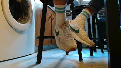 Snapshot of jobbeduval chatting on February 3, 3:17 pm GUILLAUME feet and socks online show from February 3, 3:17 pm