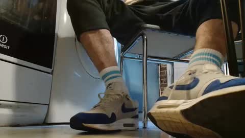 Snapshot of jobbeduval chatting on February 14, 8:33 am GUILLAUME feet and socks online show from February 14, 8:33 am