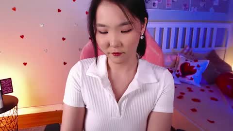 Snapshot of jocelyn_lane chatting on February 12, 3:27 pm Amina online show from February 12, 3:27 pm