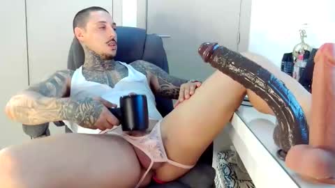 Snapshot of jockstraps3x chatting on November 14, 1:32 pm Jockstrap3x online show from November 14, 1:32 pm