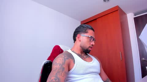 joe_esthetic online show from April 2, 12:47 pm