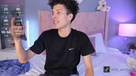 Snapshot of joeandemma chatting on October 16, 10:22 pm Emma Joe online show from October 16, 10:22 pm