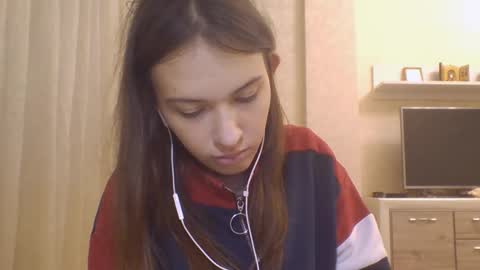 Jennifer online show from September 29, 2:11 pm