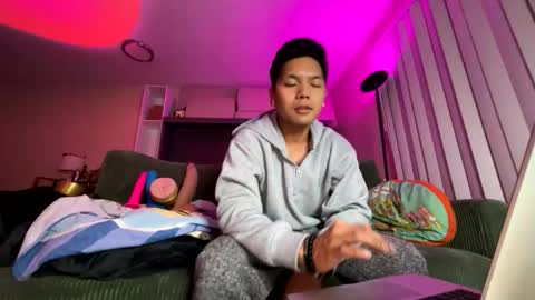 Joey De la Cruz online show from May 19, 7:37 am