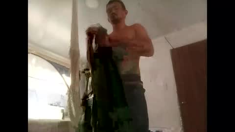 Snapshot of johan570400 chatting on April 4, 4:59 pm Joni online show from April 4, 4:59 pm