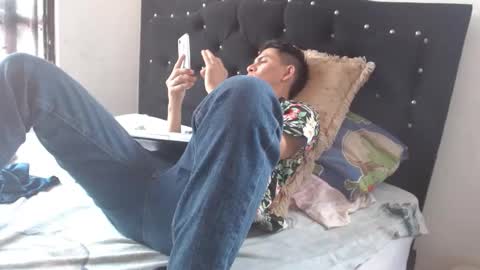 Snapshot of johan_kitten chatting on March 4, 4:13 pm johan online show from March 4, 4:13 pm