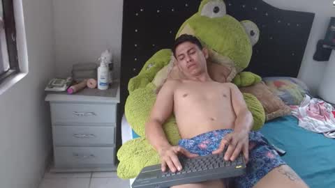 Snapshot of johan_kitten chatting on March 12, 7:31 pm johan online show from March 12, 7:31 pm