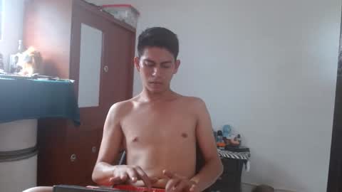 Snapshot of johan_kitten chatting on March 27, 5:12 pm johan online show from March 27, 5:12 pm