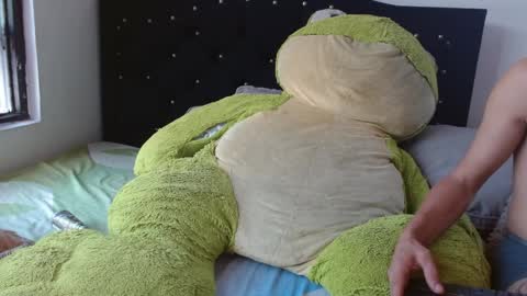 Snapshot of johan_kitten chatting on April 1, 1:41 pm johan online show from April 1, 1:41 pm