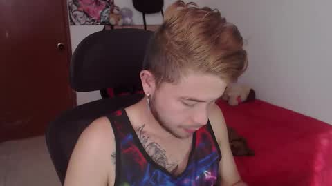 Snapshot of johanleonsweetboy chatting on November 1, 1:13 pm JOHAN independient model online show from November 1, 1:13 pm