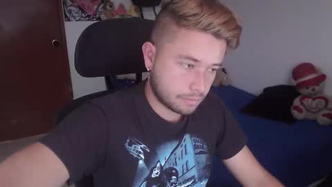 Snapshot of johanleonsweetboy chatting on November 28, 2:31 pm JOHAN independient model online show from November 28, 2:31 pm