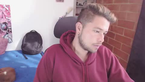 Snapshot of johanleonsweetboy chatting on January 7, 1:35 pm JOHAN independient model online show from January 7, 1:35 pm