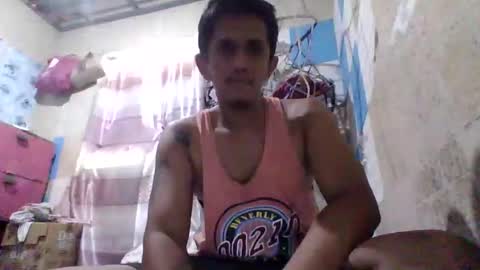 Snapshot of john19881995 chatting on May 27, 2:41 am john19881995 online show from May 27, 2:41 am