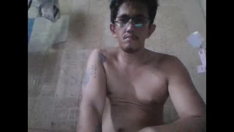 Snapshot of john19881995 chatting on May 28, 3:48 am john19881995 online show from May 28, 3:48 am