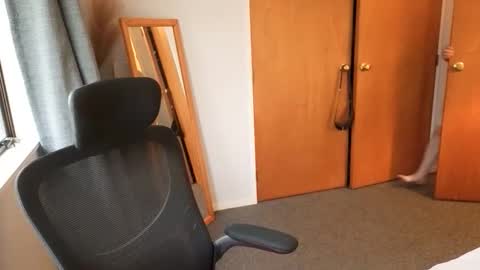 Snapshot of john_bear1 chatting on April 6, 5:30 am john_bear1 online show from April 6, 5:30 am