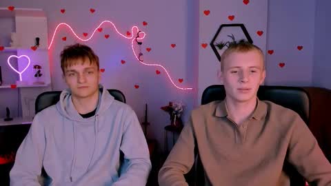 Snapshot of john_lik chatting on March 13, 1:18 pm John online show from March 13, 1:18 pm