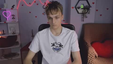 Snapshot of john_lik chatting on March 14, 10:21 am John online show from March 14, 10:21 am