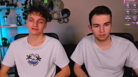 Snapshot of john_lik chatting on March 17, 2:31 pm John online show from March 17, 2:31 pm