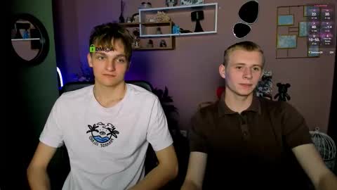 Snapshot of john_lik chatting on March 20, 1:27 pm John online show from March 20, 1:27 pm