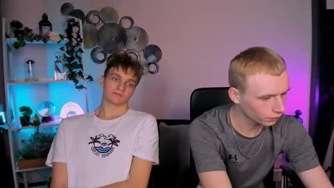 Snapshot of john_lik chatting on March 21, 8:45 pm John online show from March 21, 8:45 pm