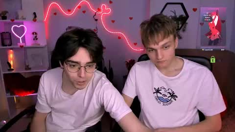 Snapshot of john_lik chatting on March 23, 1:15 pm John online show from March 23, 1:15 pm